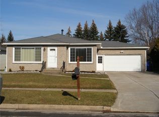 16 Chapel Ln, West Seneca, NY 14224