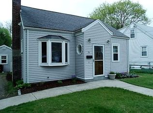 38 Edgeworth St, Weymouth, MA 02189