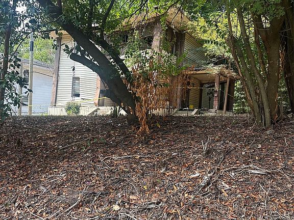 3rd image of 2412 Creswell Ave