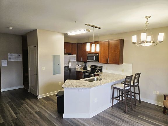 4th image of 33 Station Ct APT 208