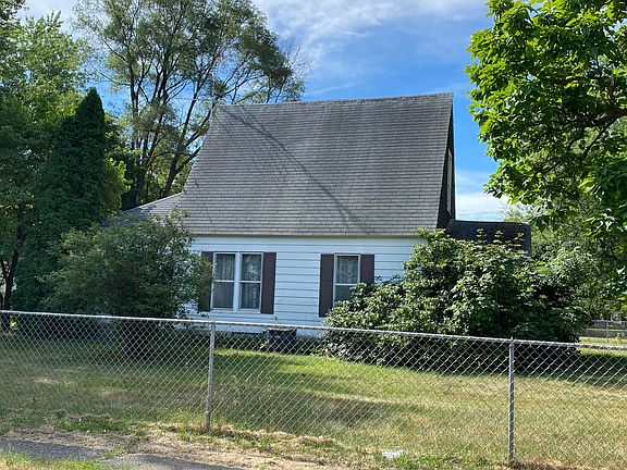 2nd image of 74 Hinman Ave N