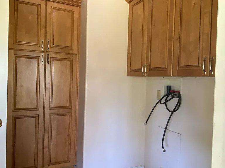 23443 Hamilton Ave — Photo 10