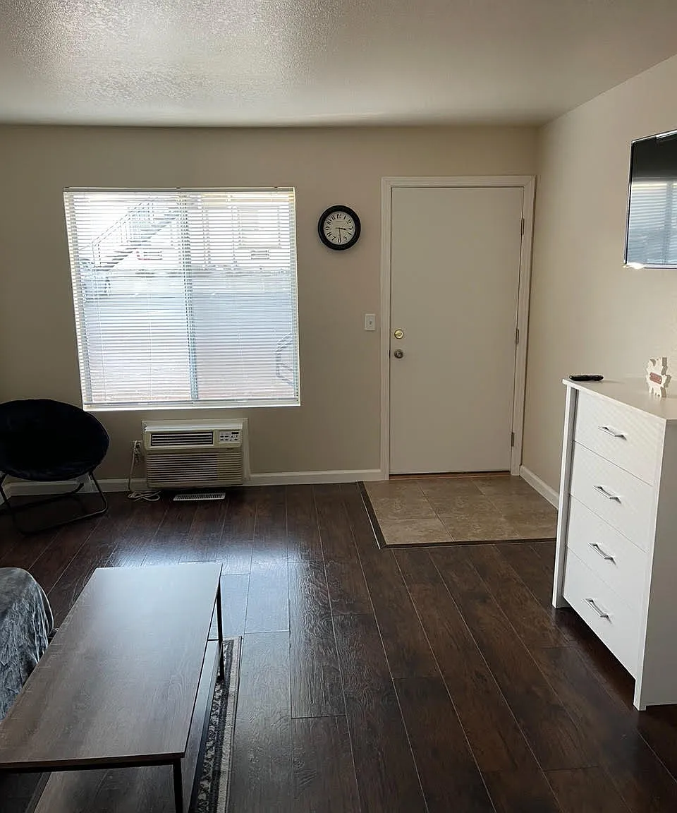 University Heights Apartments — Photo 4