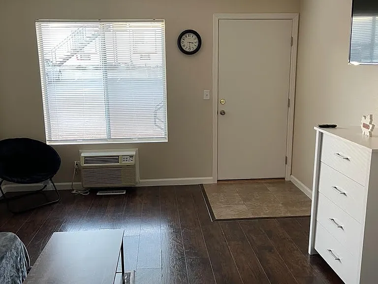University Heights Apartments — Photo 4