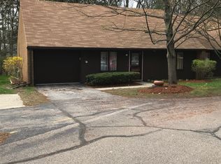 2 Cedar Gln N, South Burlington, VT 05403