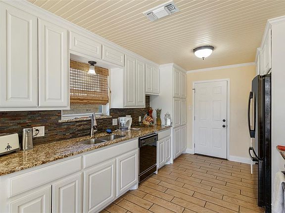 Left ide Marble Counter tops