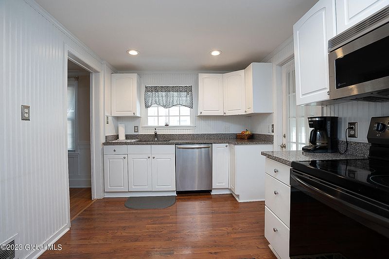 4th image of 5 Elmwood Drive