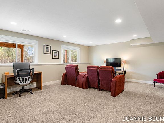 4th image of 97 Garnet Dr