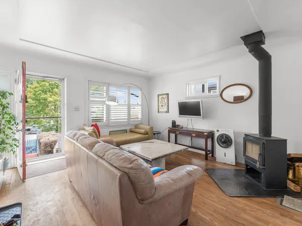 7429 Fraser St, Vancouver, BC V5X 3W3
