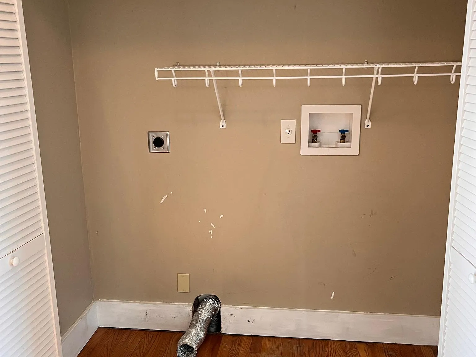 641 N Dixie Ave — Photo 2