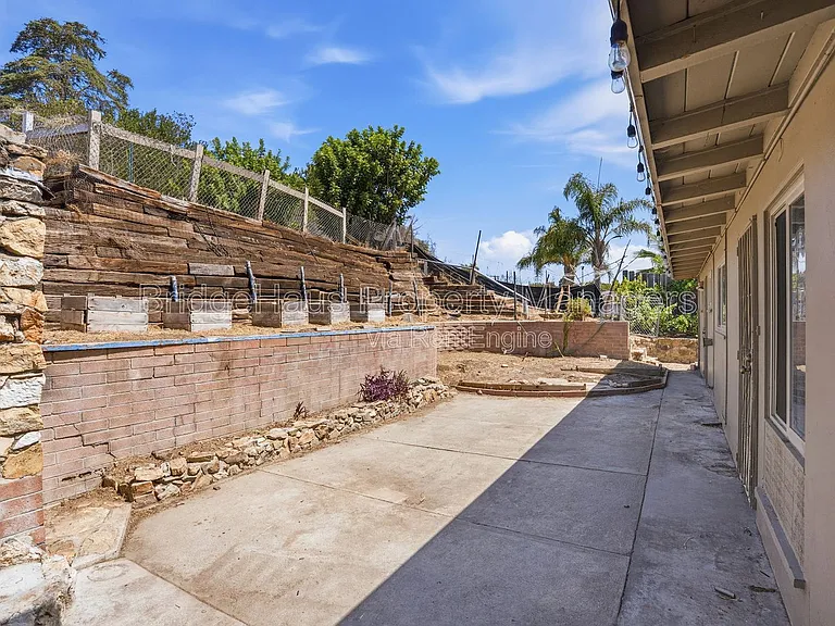 7562 Zemco Dr — Photo 41
