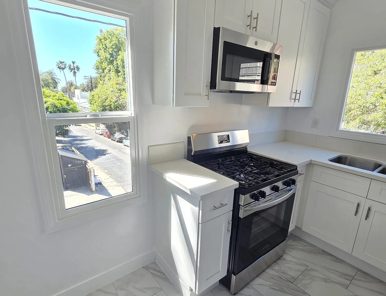 511 Rampart — Photo 2