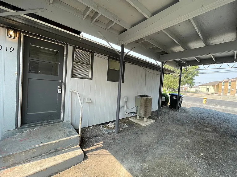 1019 W Lakeside Dr — Photo 5