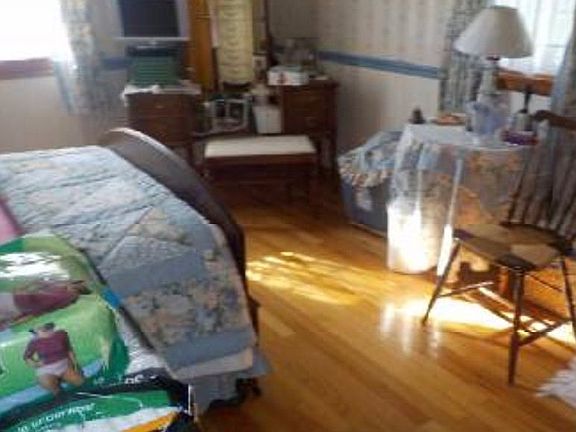 3rd image of 6 Belair Dr
