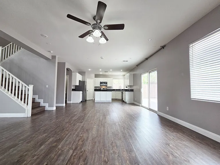 9946 Burton Lake Ct — Photo 3