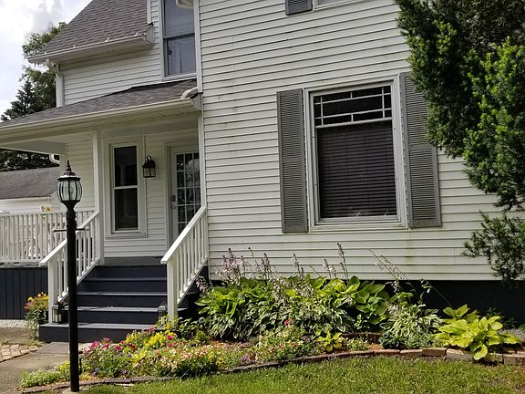2nd image of 440 E Franklin St