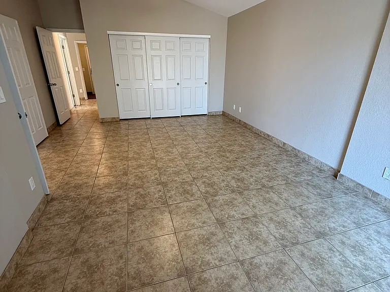 12702 N 95th Way — Photo 4