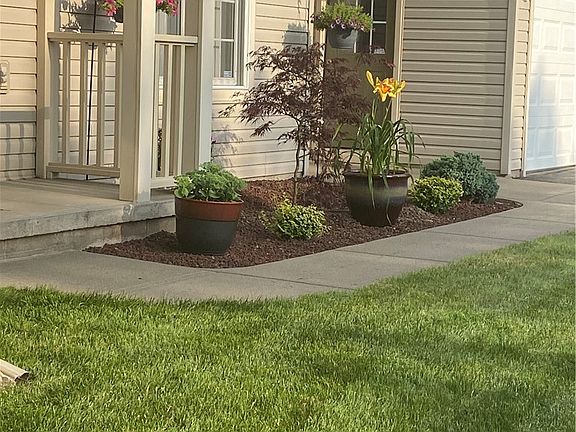 5th image of 440 Old Country Rd