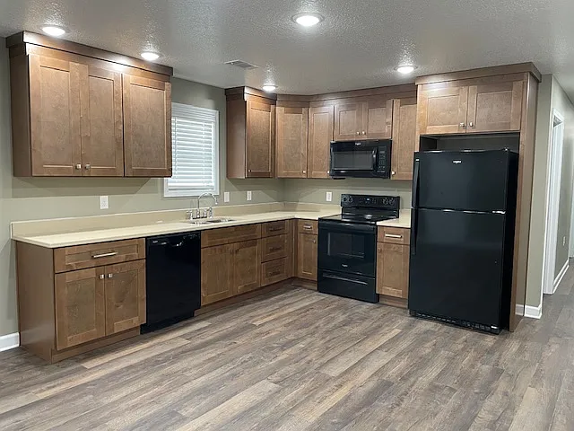 2 bed, $900 — Photo 3