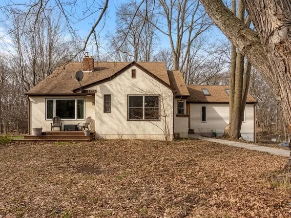 3923 Elmwood St, Vadnais Heights, MN 55127