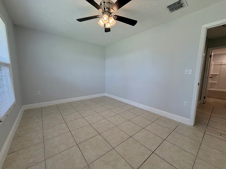 701 E Magnolia St #B — Photo 8