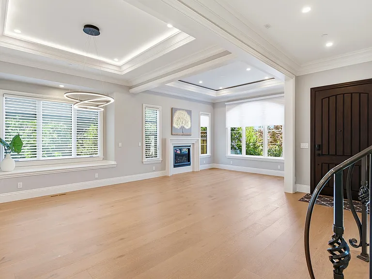 780 Stone Ln — Photo 3