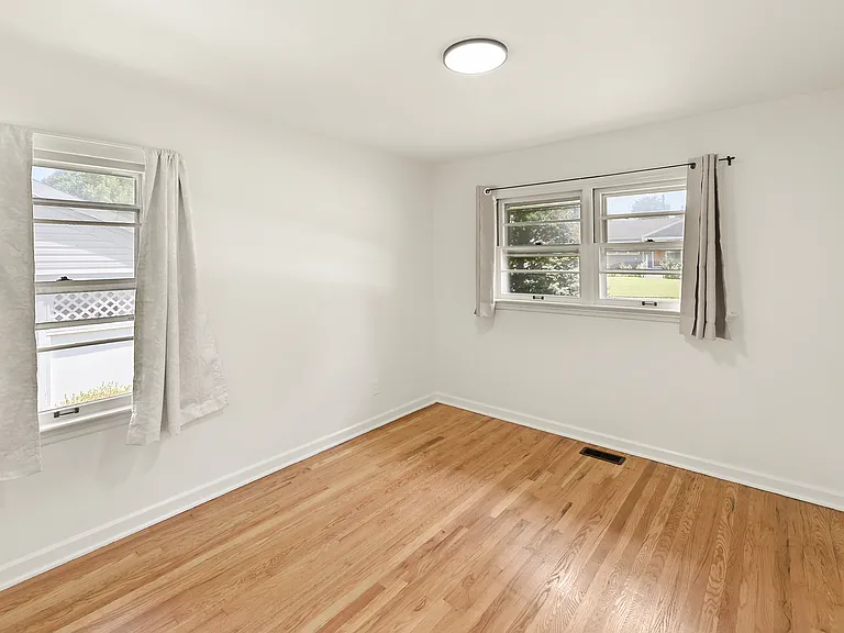 135 Saint Maurice Ln — Photo 16