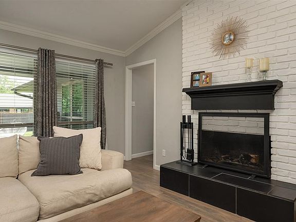 5th image of 1008 Mellville Dr