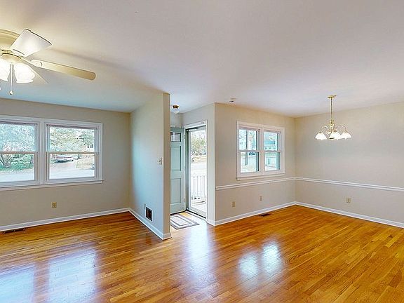 3rd image of 155 Linbrook Dr