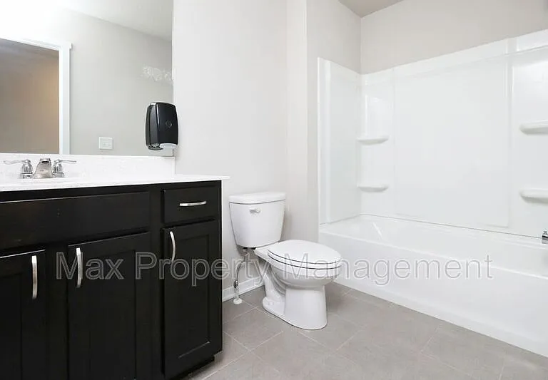 2302 SW 23rd St — Photo 6