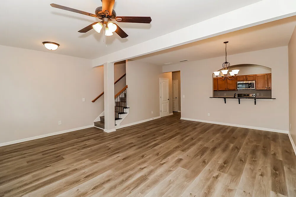 3 bed, 2.5 bath, 2011 sqft, $2,105 — Photo 4