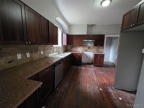 5th image of 3295 S Perry St
