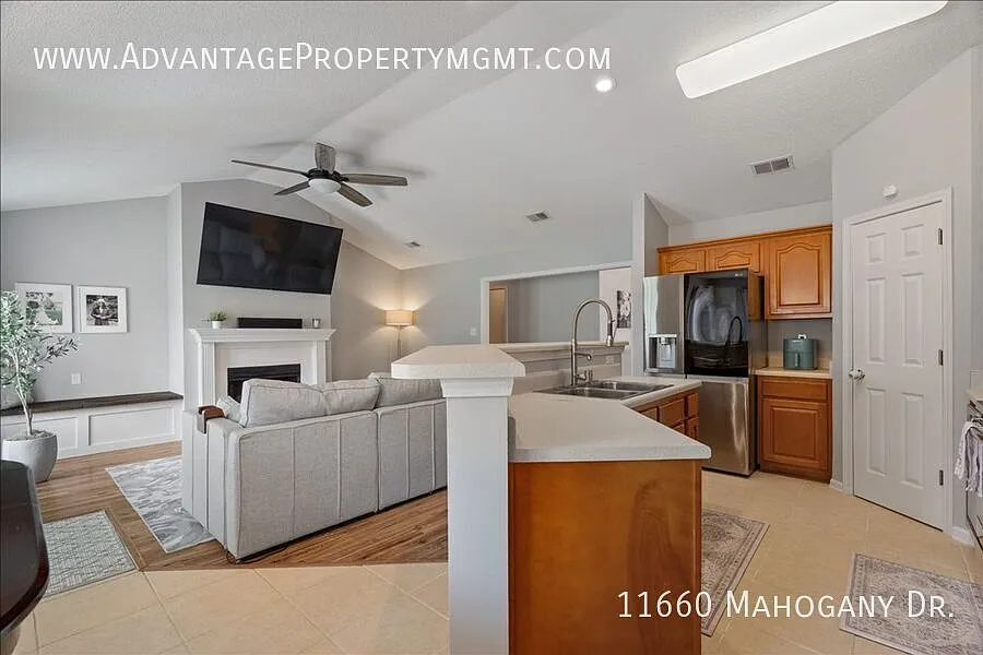 Modern 4 Bedroom 3 Bath Family Home - 11660 Mahogany Dr, Arlington, TN — Photo 3