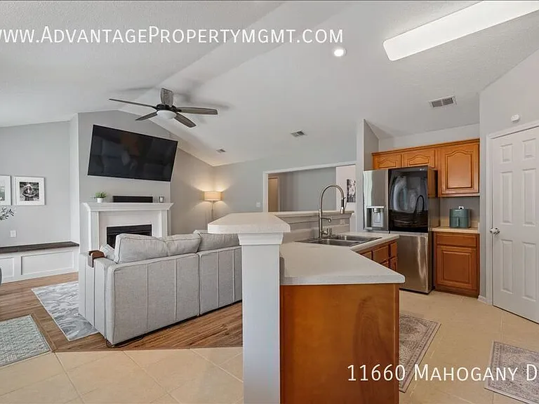 11660 Mahogany Dr — Photo 2