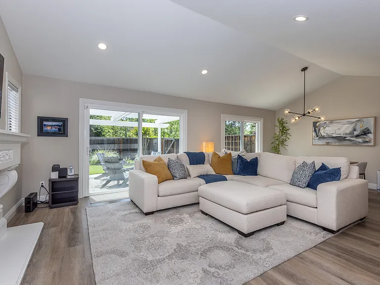 1090 Shady Creek Pl — Photo 5