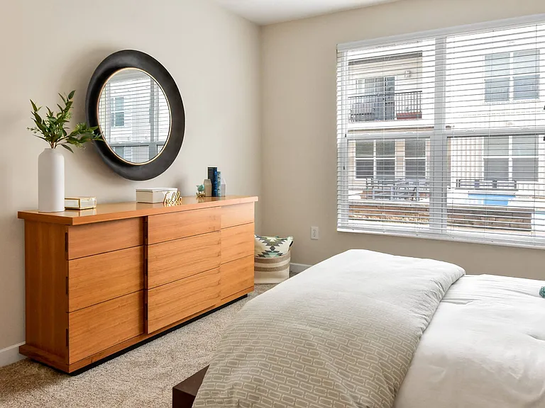 Kenyon Square Apartments — Photo 8
