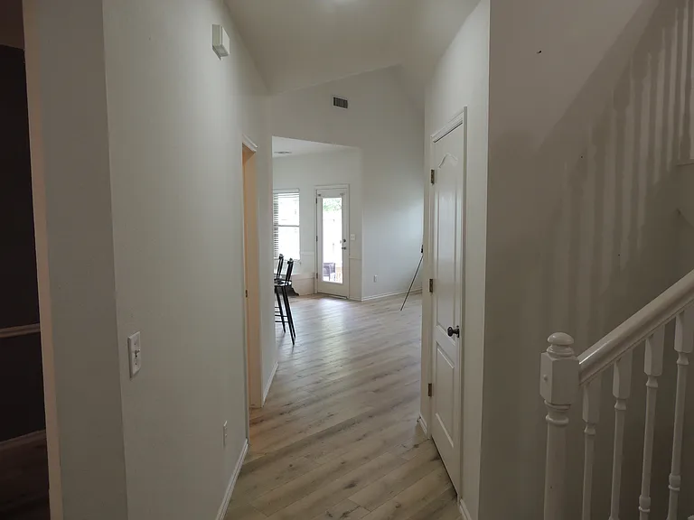 4416 W Indianola St — Photo 10