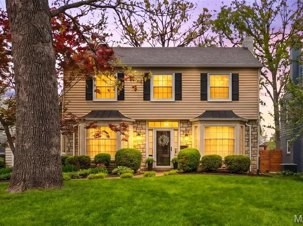 325 Woodside Dr, Saint Louis, MO 63122