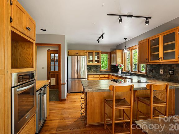 3rd image of 24 Smokey Rd