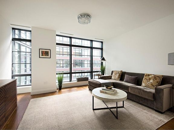 3rd image of 150 Charles St APT 5BN