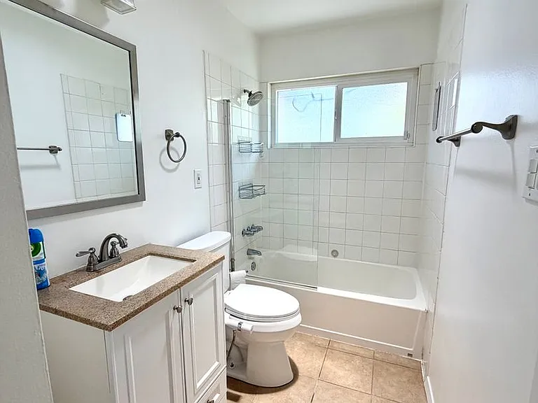 3112 S La Salle Ave — Photo 9