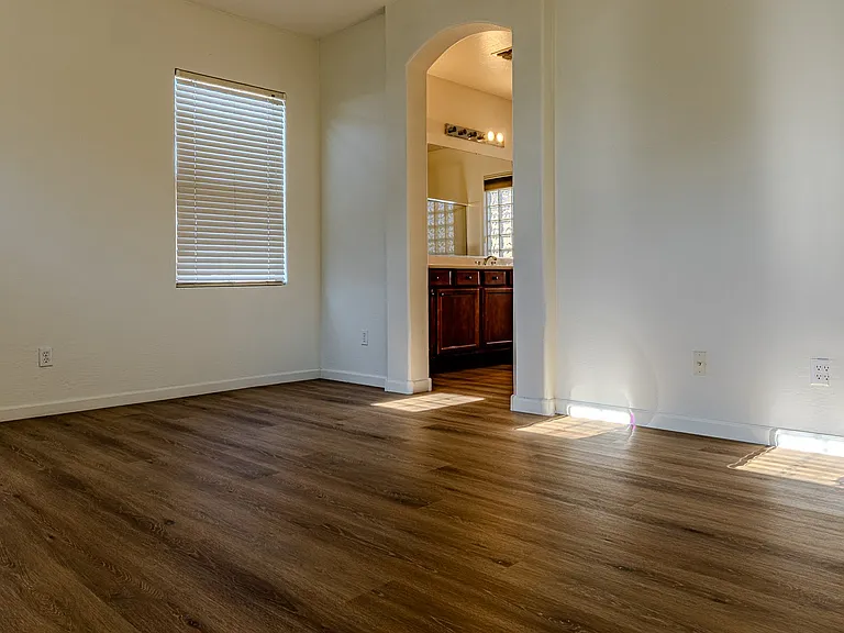 2051 E Carla Vista Dr — Photo 32