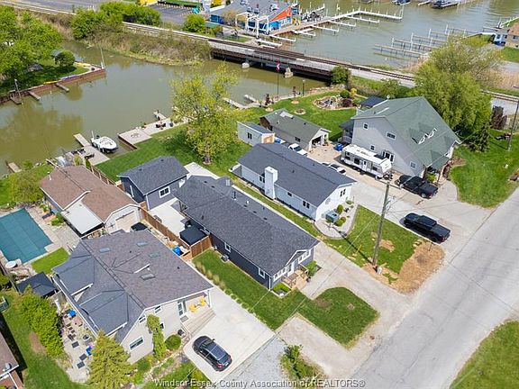 2nd image of 161 Puce Rd