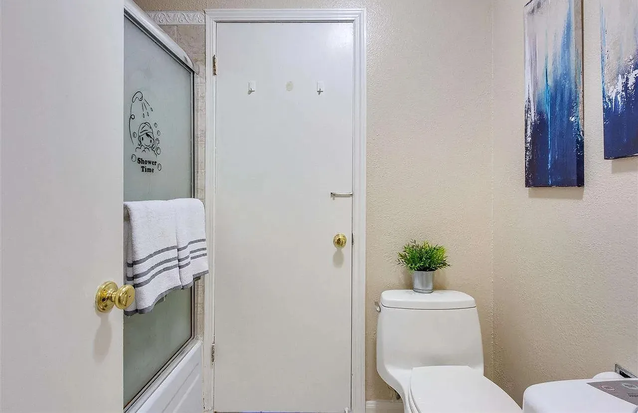 2 bed, 950 sqft, $2,700 — Photo 3