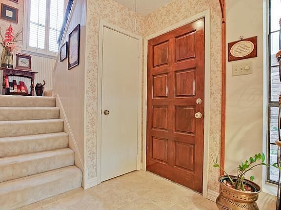 3rd image of 5127 Burlingame Dr