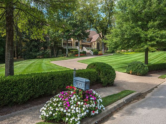 2nd image of 1073 Vaughn Crest Dr