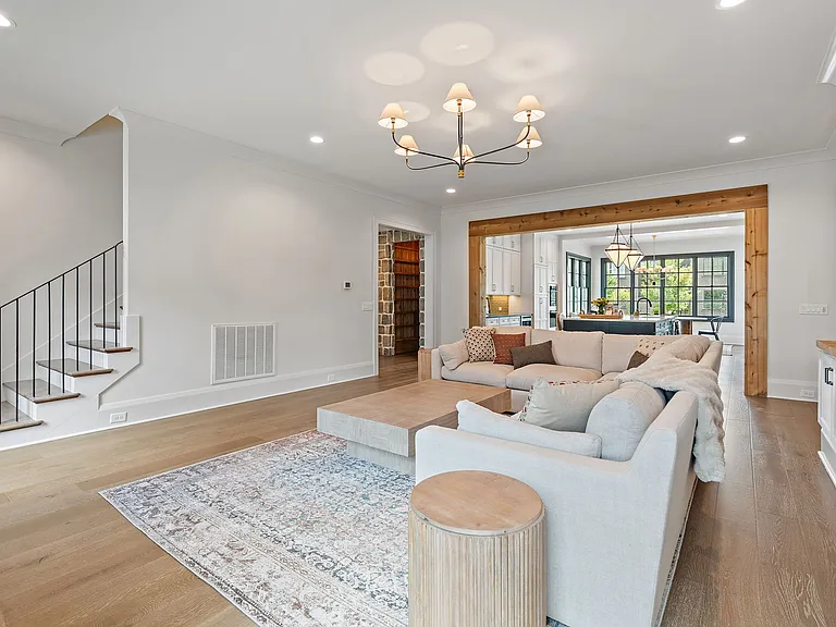 8808 Edgecomb Dr — Photo 10