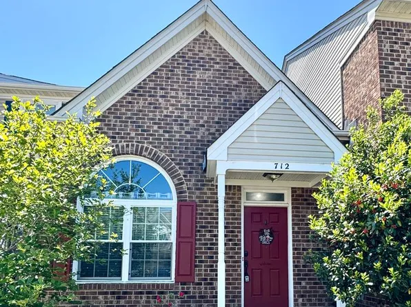 712 S Lake Cir, Chesapeake, VA 23322