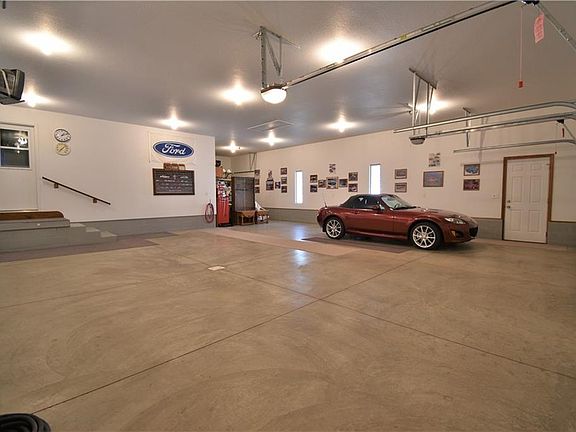 3rd image of 60 Forest Hill Dr