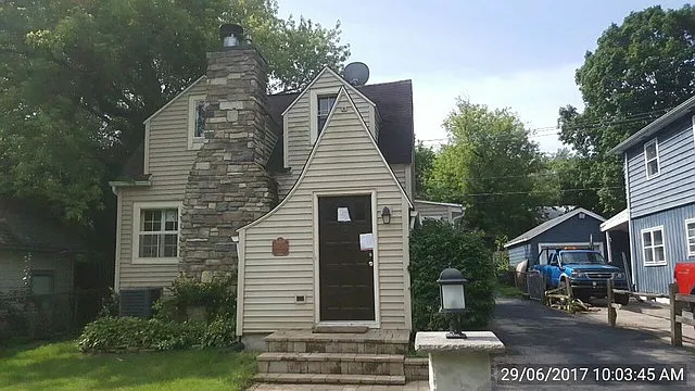 35W285 Lambert Ave photo 1